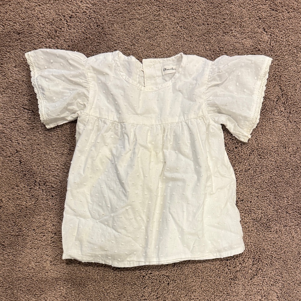 Oliver and Rain 2T white top with lace detail